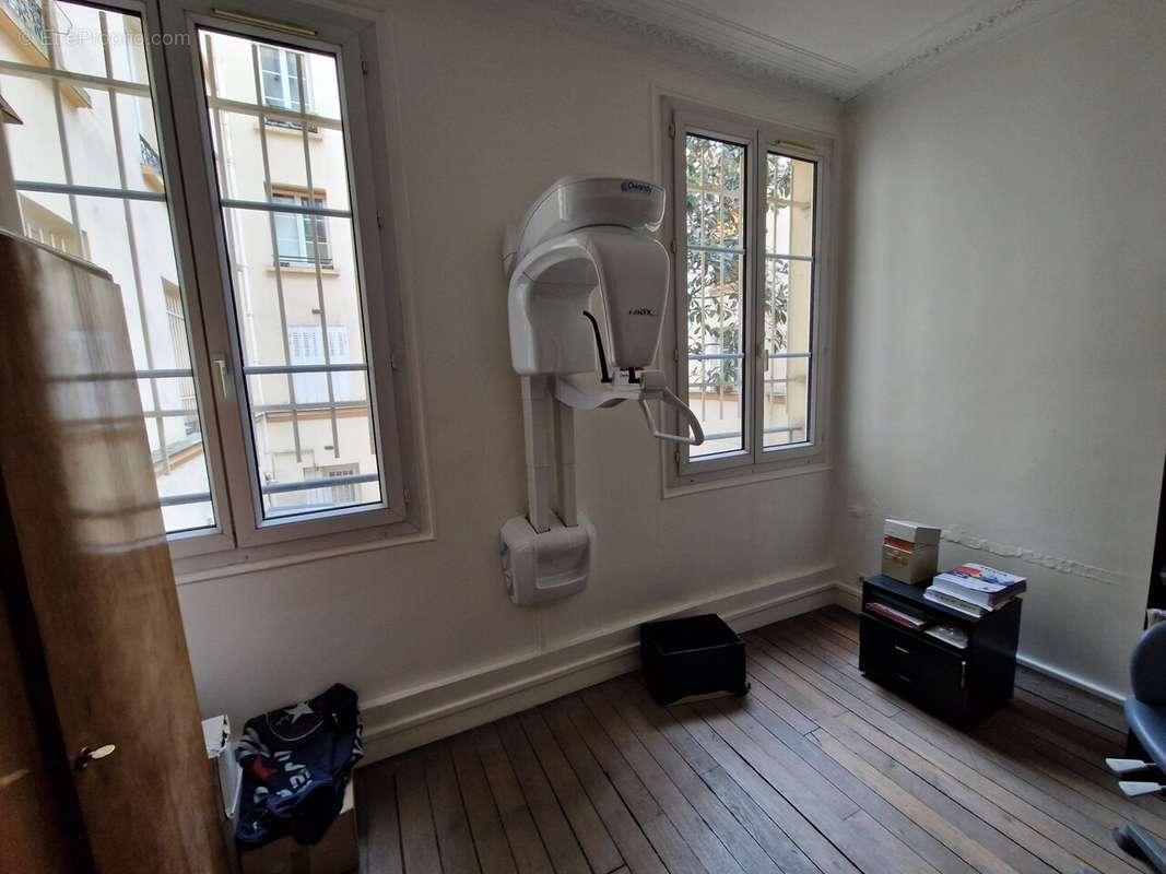 Appartement a louer paris-11e-arrondissement - 5 pièce(s) - 130 m2 - Surfyn