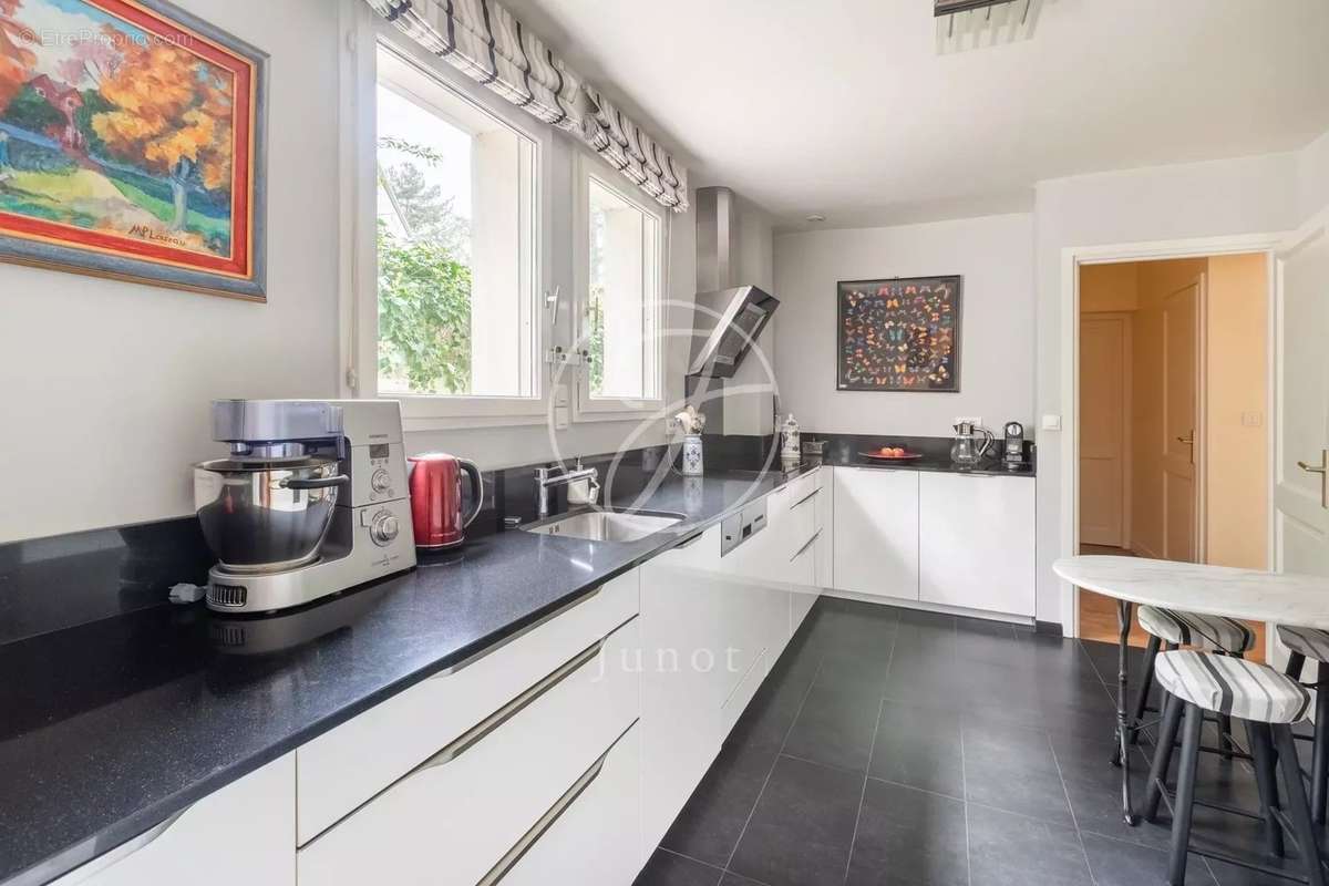 Maison a vendre  - 7 pièce(s) - 171.83 m2 - Surfyn