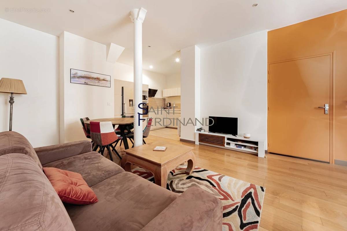 Appartement 3 pièce(s) 65 m²à vendre Paris-16e-arrondissement