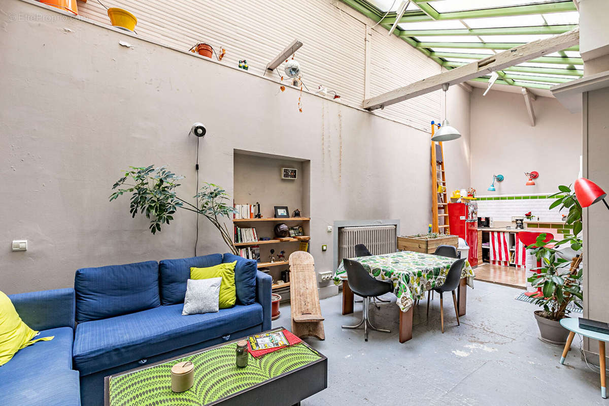 Appartement a louer paris-18e-arrondissement - 3 pièce(s) - 106 m2 - Surfyn