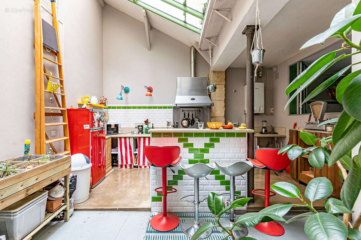Appartement a louer paris-18e-arrondissement - 3 pièce(s) - 106 m2 - Surfyn