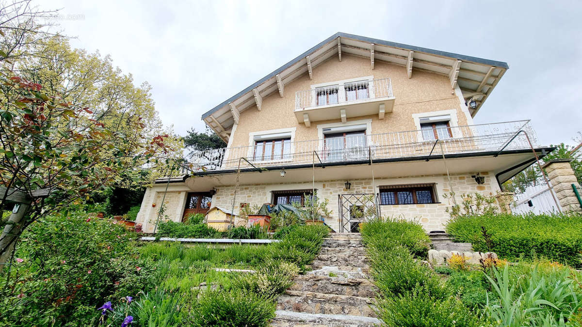 Maison à BELLEGARDE-SUR-VALSERINE