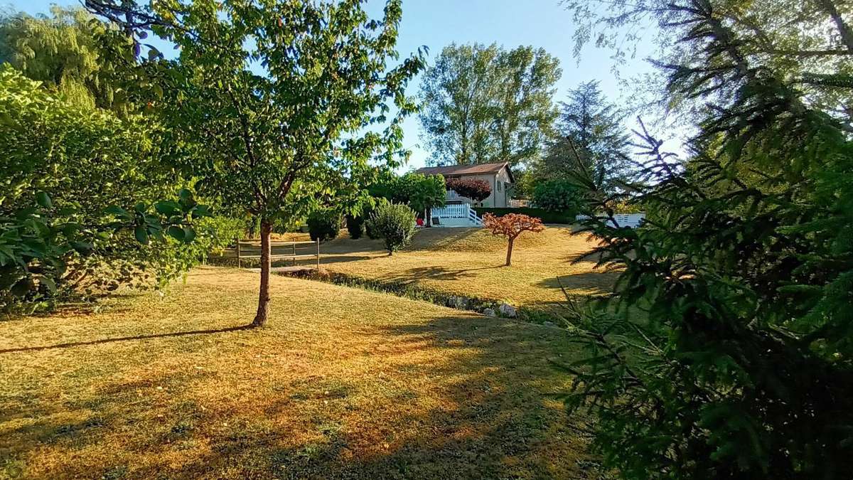 Maison à SAINT-CHRISTOPHE-ET-LE-LARIS