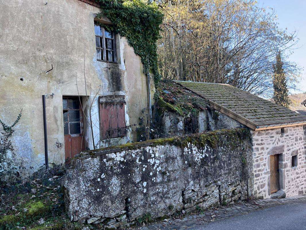 Maison à MONTCENIS