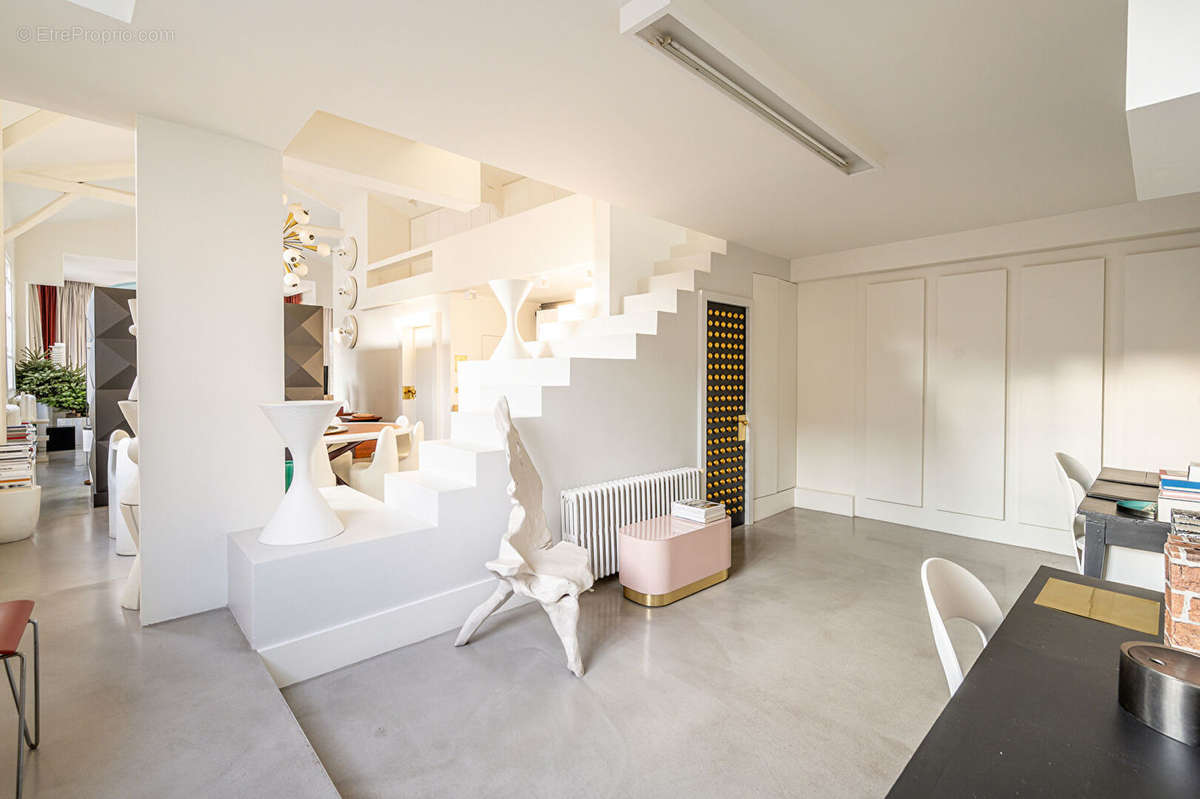 Appartement a louer paris-10e-arrondissement - 4 pièce(s) - 160 m2 - Surfyn