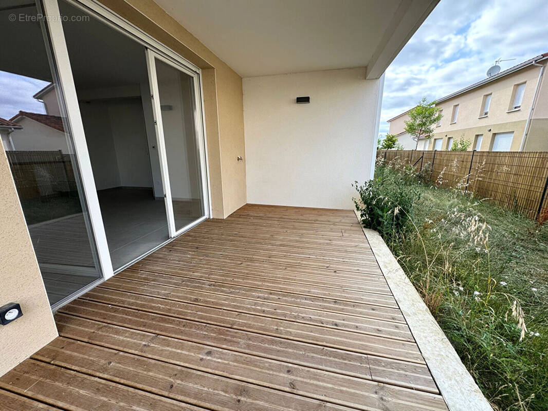 Appartement à PINS-JUSTARET