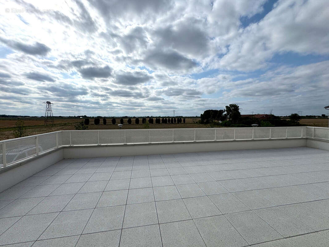 Appartement à PINS-JUSTARET