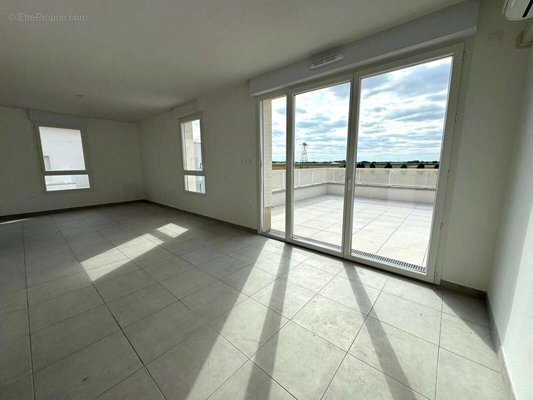 Appartement à PINS-JUSTARET