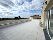 Appartement à PINS-JUSTARET