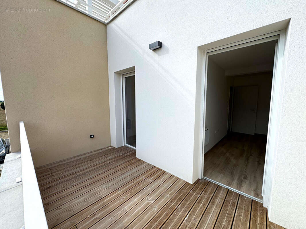 Appartement à PINS-JUSTARET