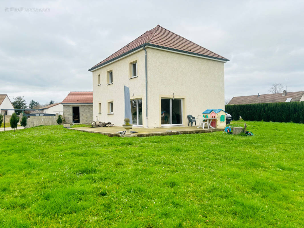 Maison à SAINT-GERMAIN-DU-PLAIN