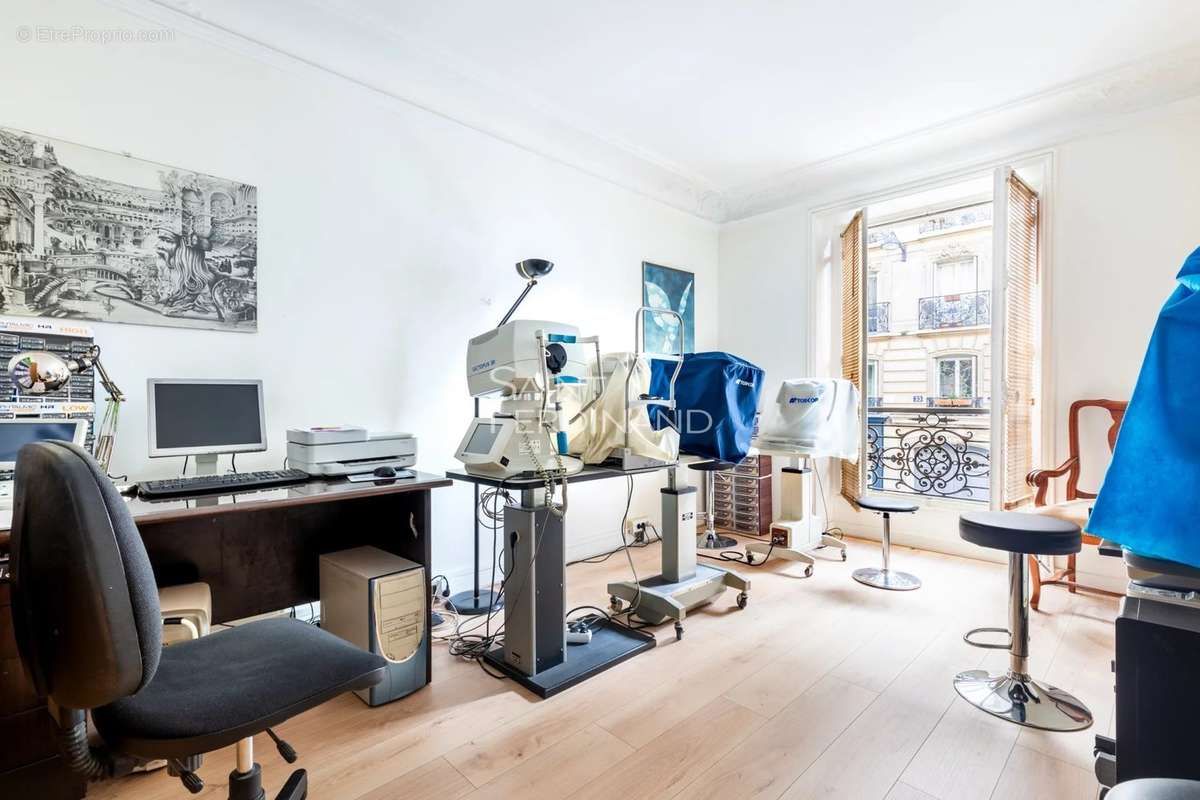 Appartement a louer paris-8e-arrondissement - 5 pièce(s) - 100 m2 - Surfyn