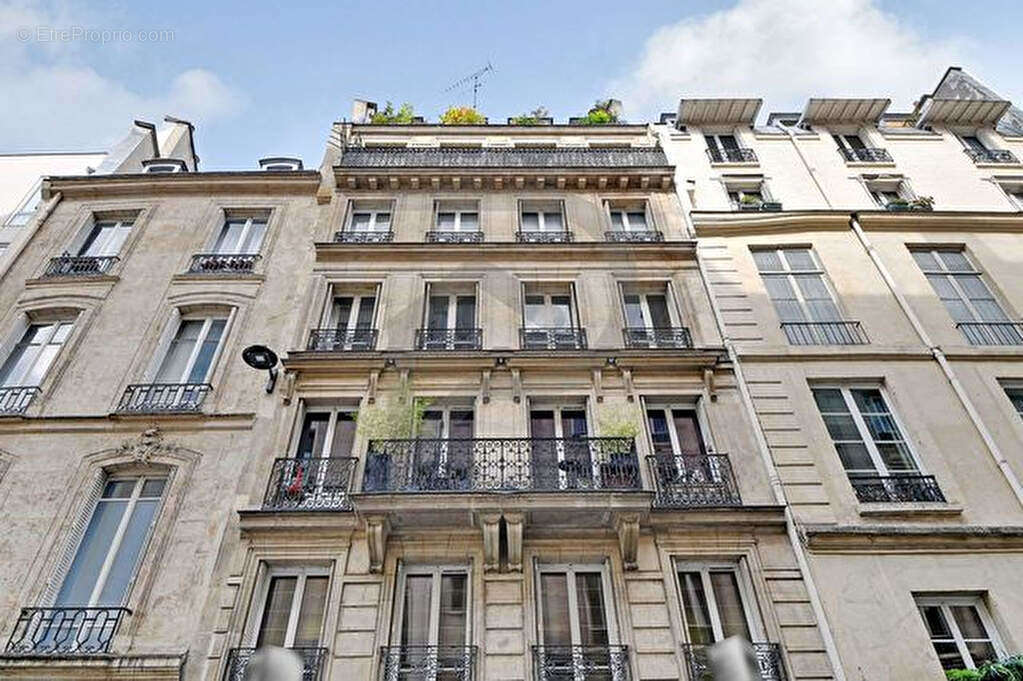 Appartement à PARIS-1E