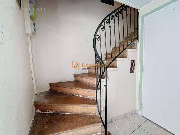 escalier - Maison à CHAZAY-D&#039;AZERGUES