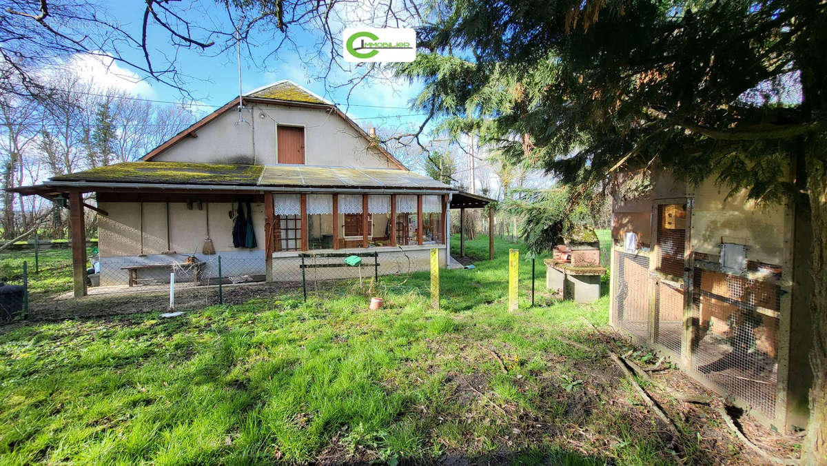 Maison à COURGENARD