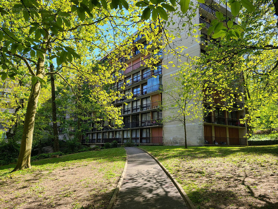 Appartement à FONTENAY-LE-FLEURY