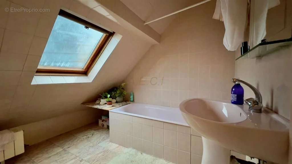 Maison a louer bois-colombes - 7 pièce(s) - 198 m2 - Surfyn