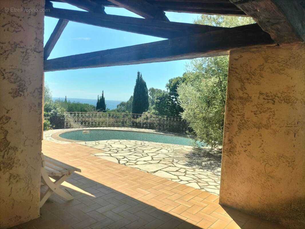 Maison à ROQUEBRUNE-SUR-ARGENS