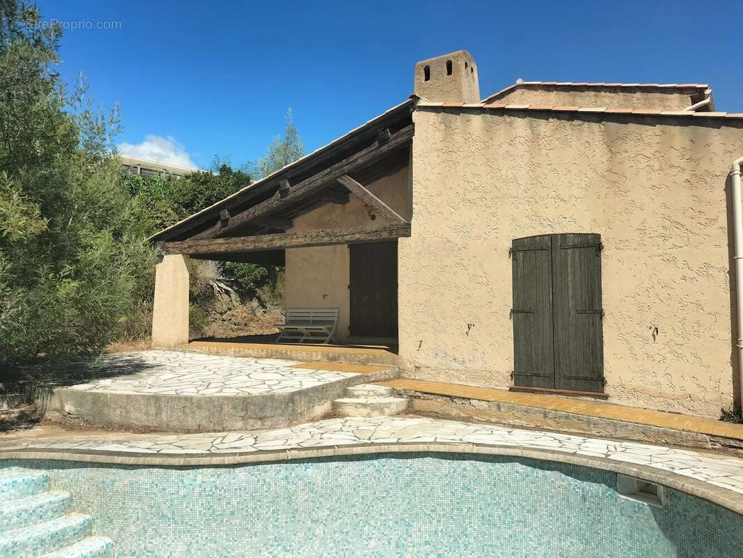 Maison à ROQUEBRUNE-SUR-ARGENS