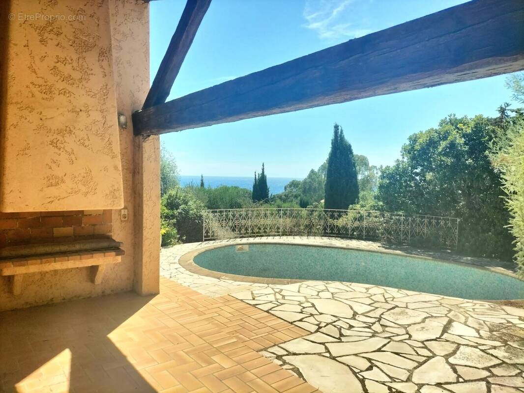 Maison à ROQUEBRUNE-SUR-ARGENS