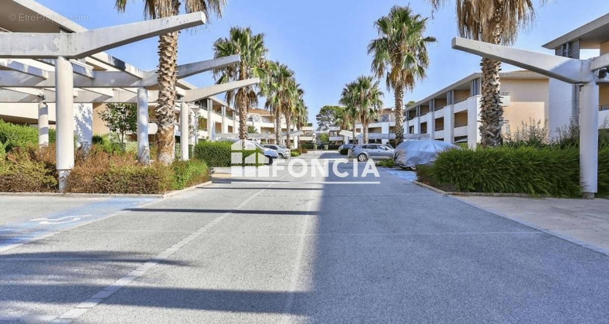 Appartement à ROQUEBRUNE-SUR-ARGENS