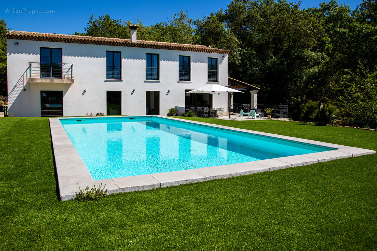 Maison à CHATEAUNEUF-GRASSE