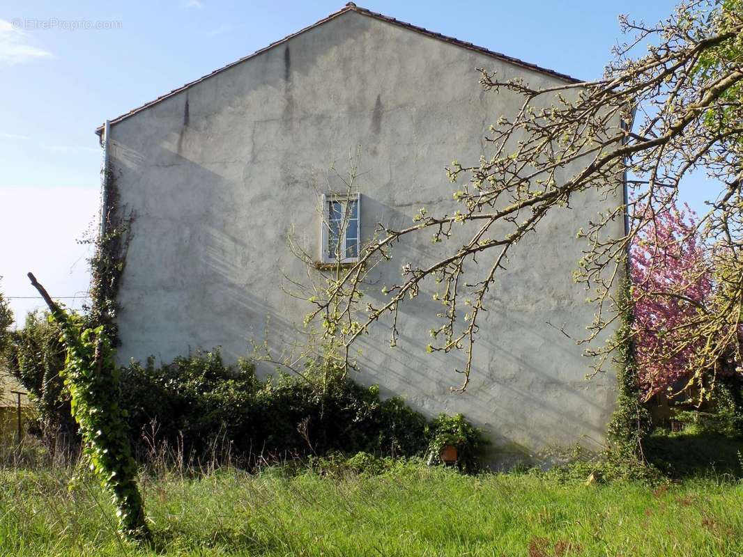 Maison à FRONTENAY-ROHAN-ROHAN