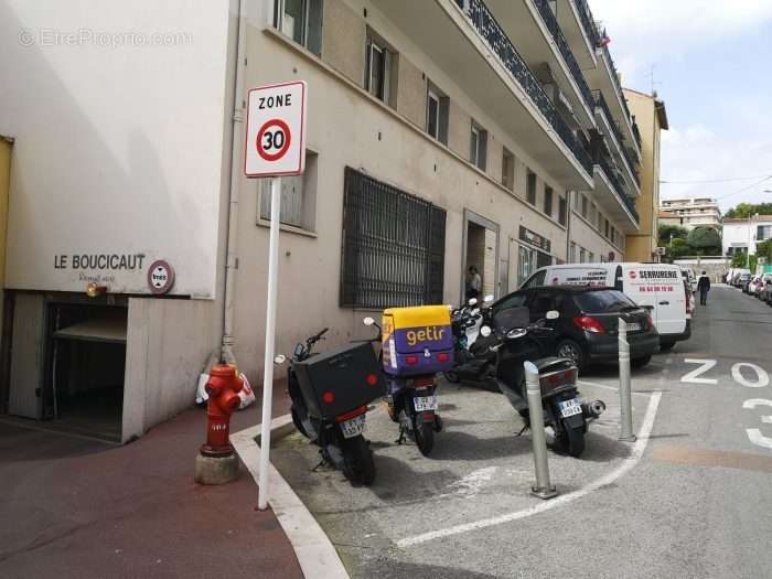 Parking à CANNES