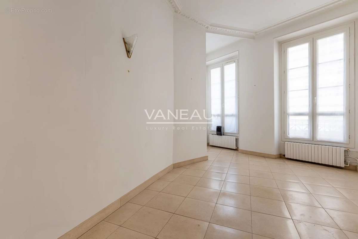Appartement a louer paris-9e-arrondissement - 4 pièce(s) - 105 m2 - Surfyn