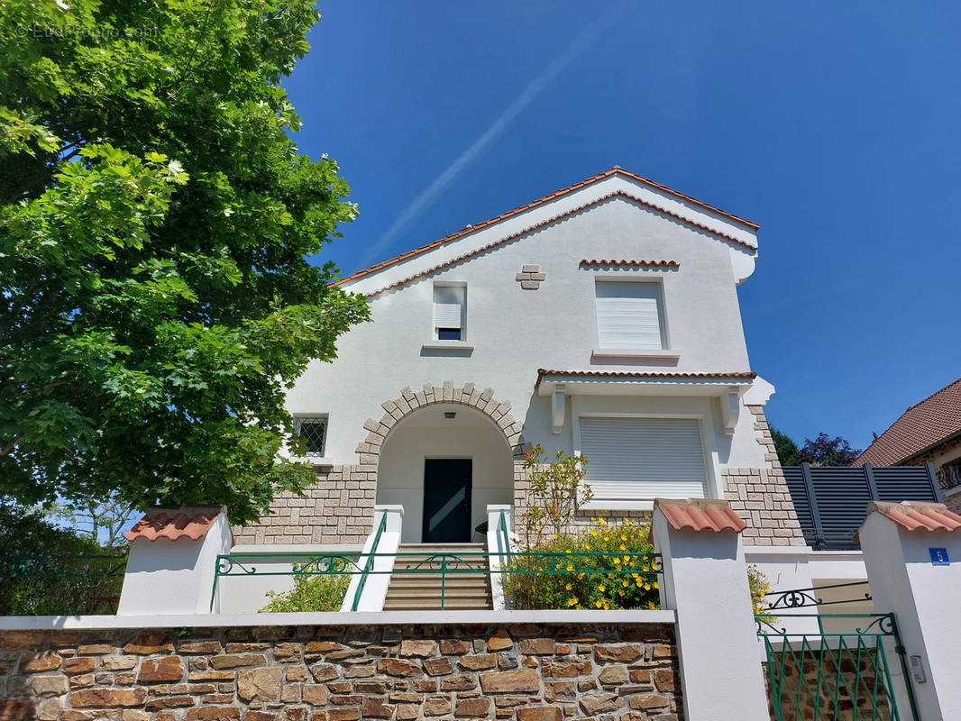 Maison à SAINT-YRIEIX-LA-PERCHE