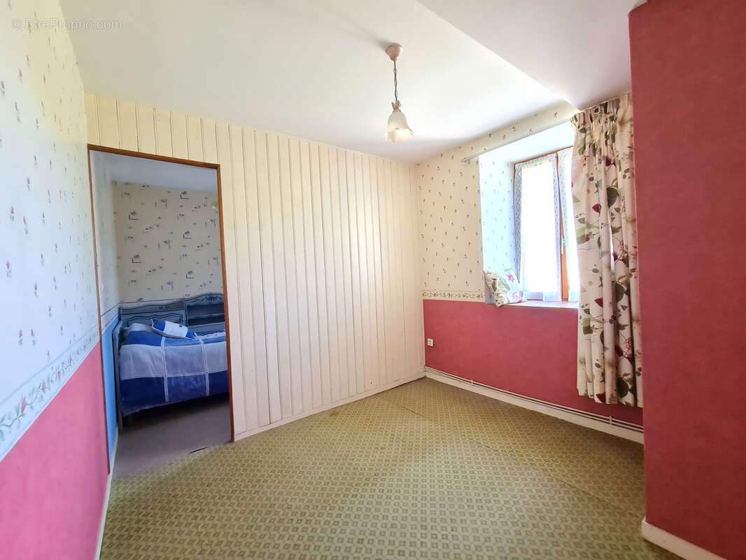 Maison à SAINT-BOMER-LES-FORGES