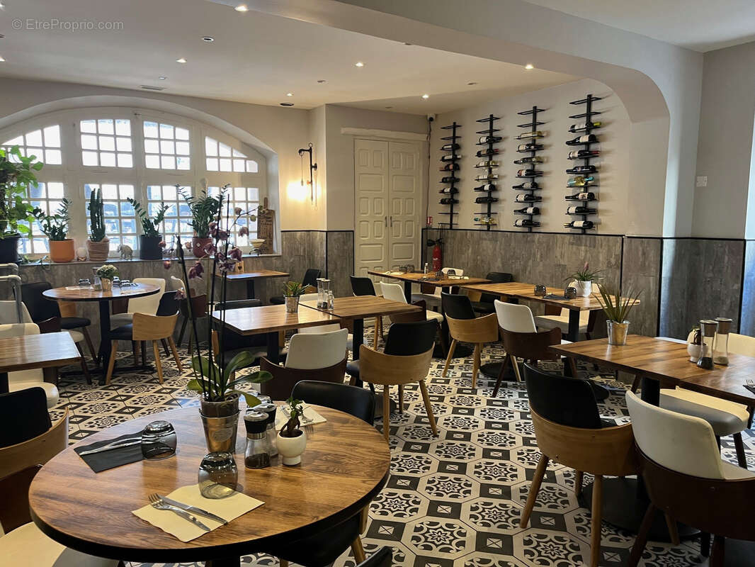 Commerce à SAINT-VALLIER-DE-THIEY