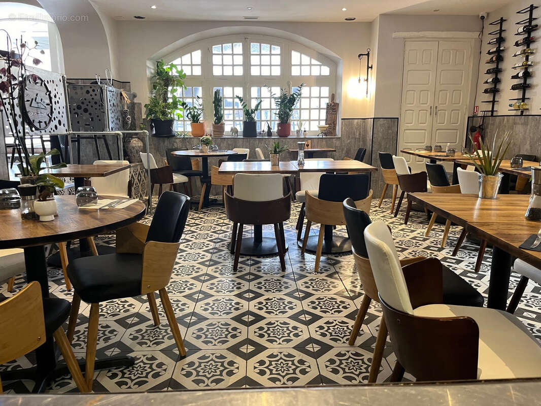 Commerce à SAINT-VALLIER-DE-THIEY