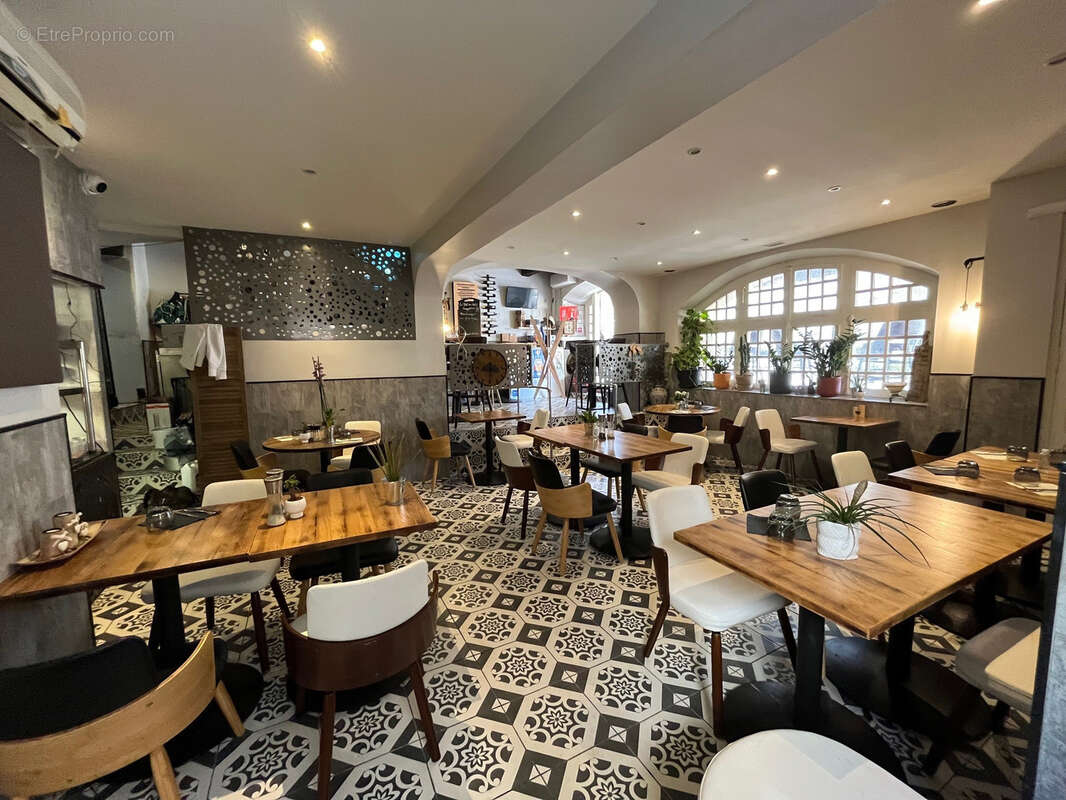 Commerce à SAINT-VALLIER-DE-THIEY