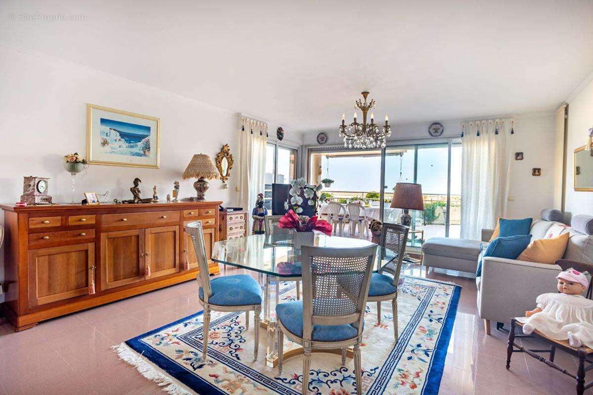 Appartement à MANDELIEU-LA-NAPOULE