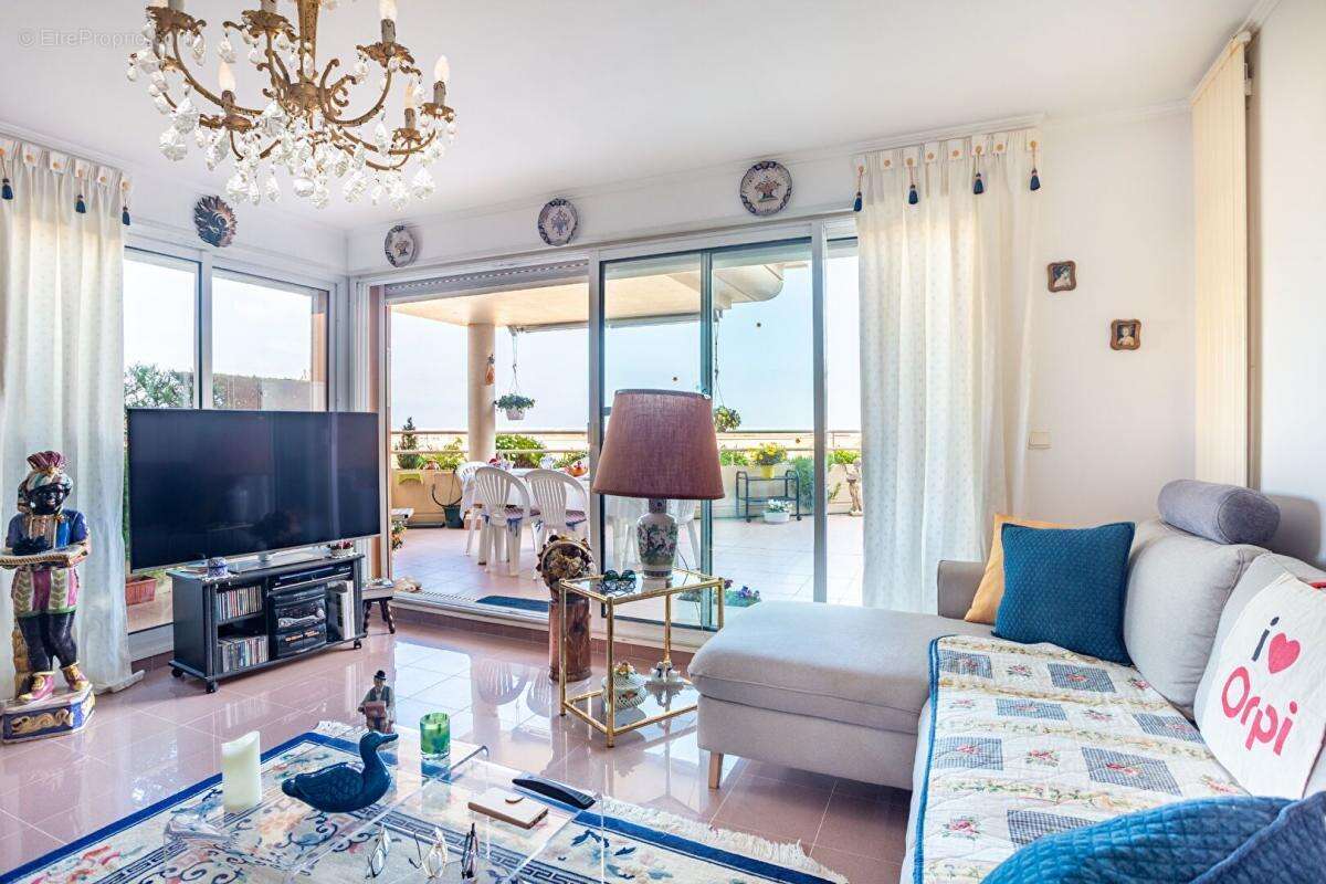 Appartement à MANDELIEU-LA-NAPOULE