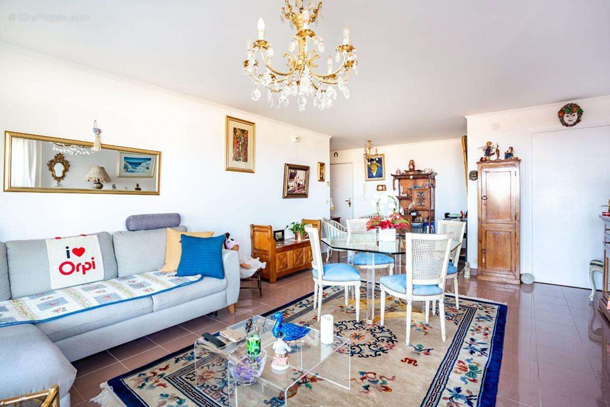 Appartement à MANDELIEU-LA-NAPOULE