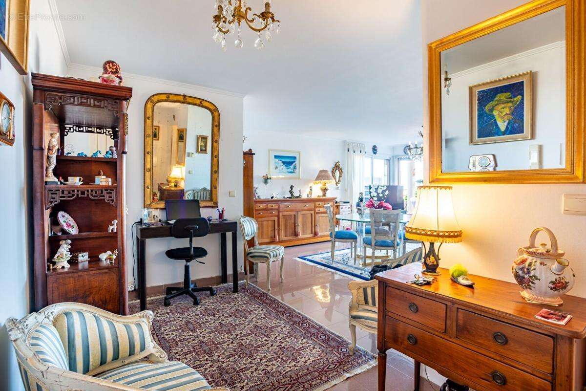 Appartement à MANDELIEU-LA-NAPOULE