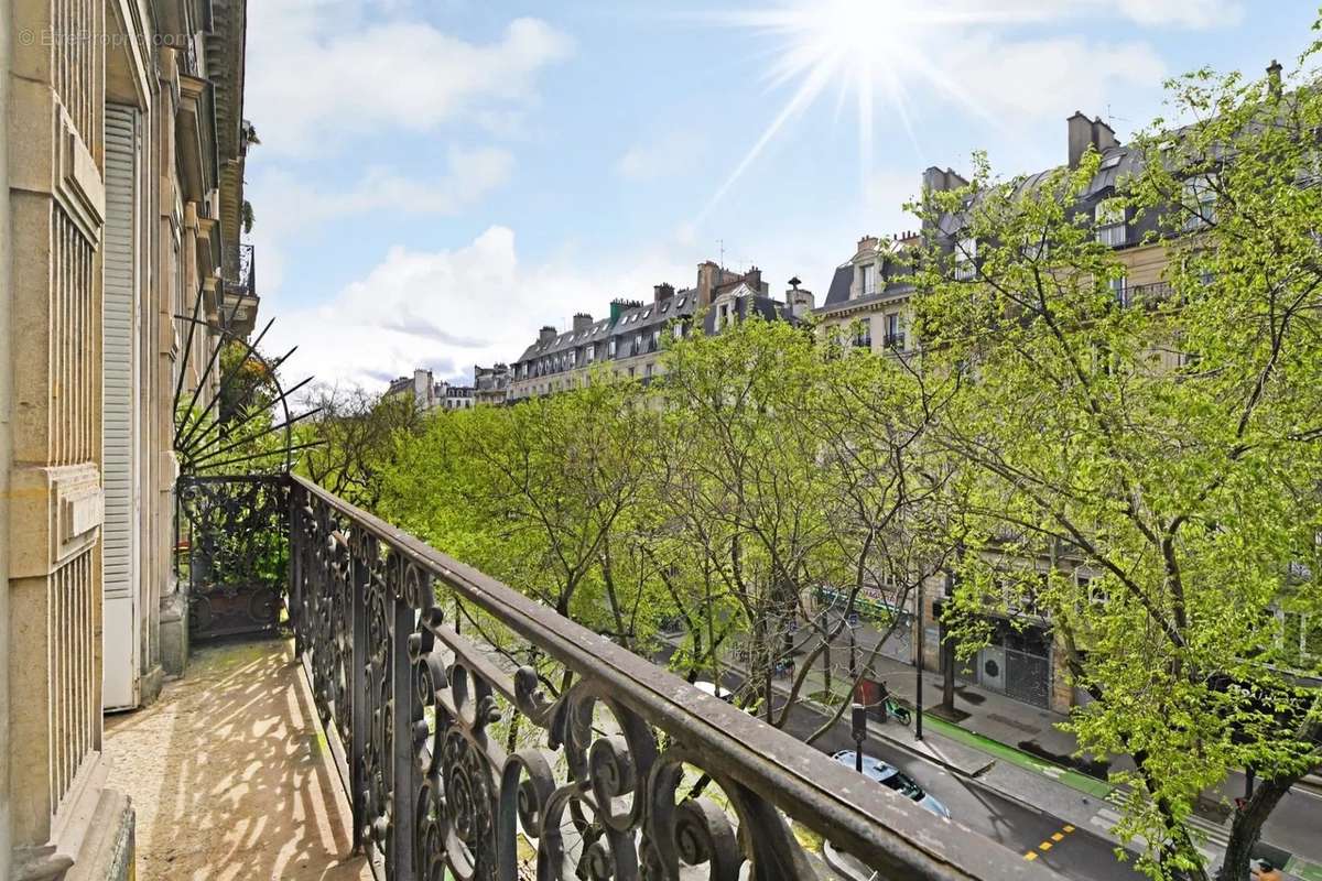 Appartement a louer paris-10e-arrondissement - 5 pièce(s) - 123 m2 - Surfyn