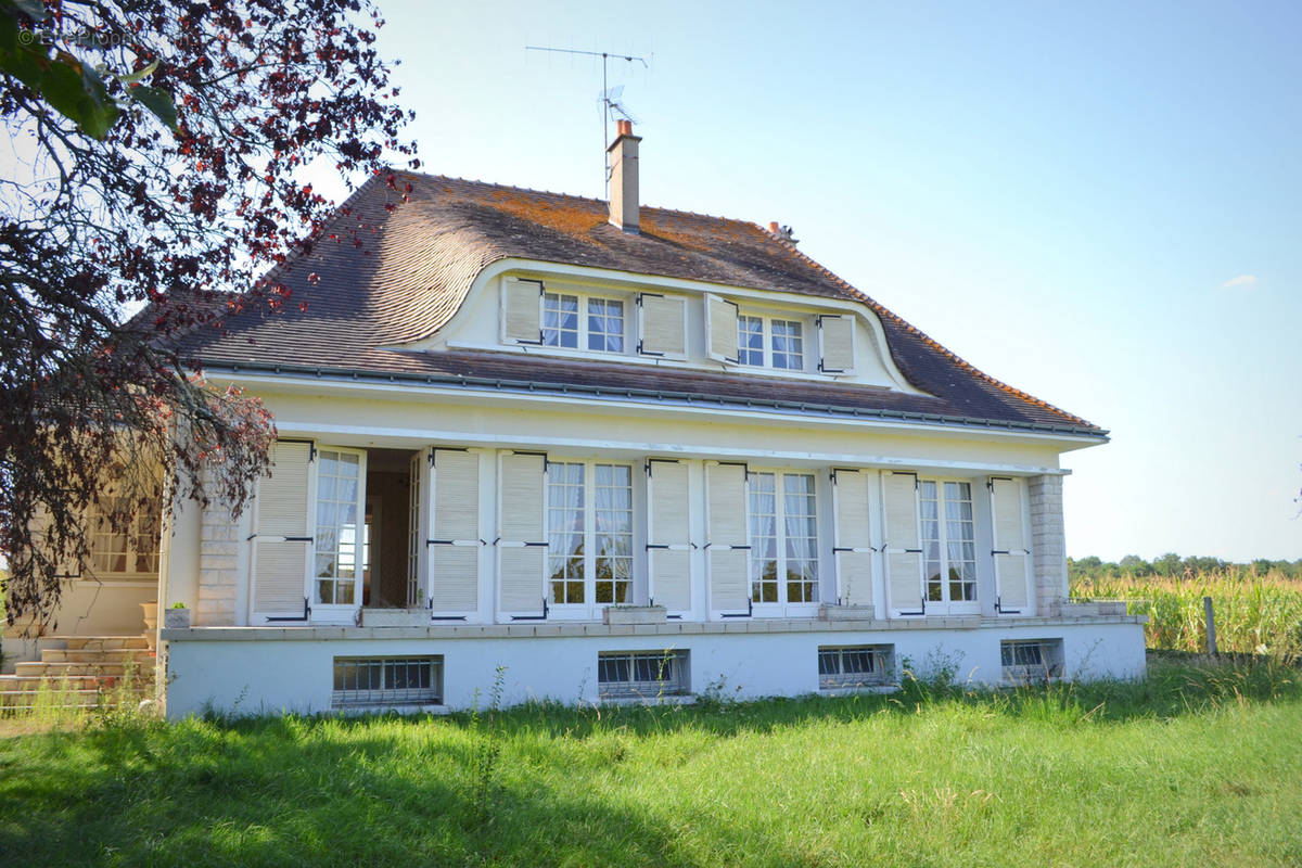 Maison à SAINT-REMY-SUR-CREUSE