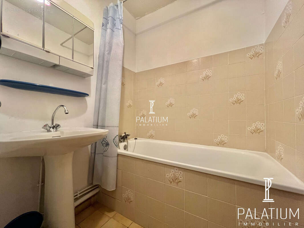Appartement à GREOUX-LES-BAINS