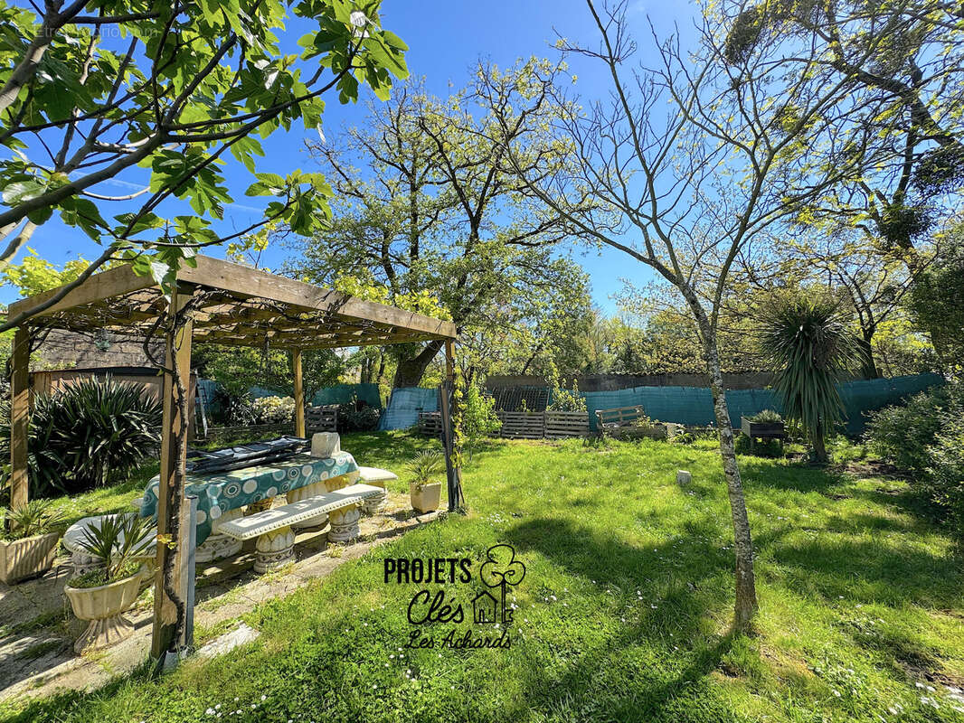 Maison à SAINT-GEORGES-DE-POINTINDOUX