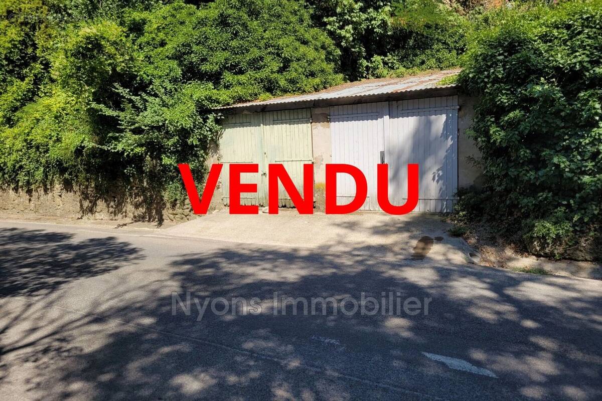 Parking à VINSOBRES