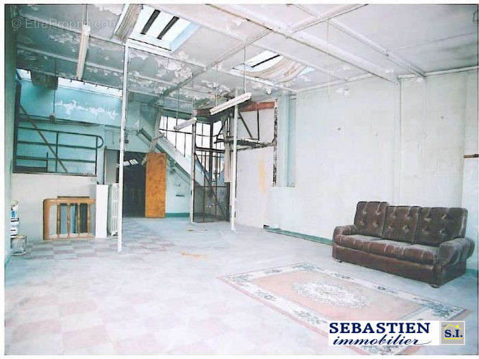 Atelier d&#039;Artiste, wc dans l&#039;escalier (possible Séjour cuisine USA, chambre en mezzanine, sde dans escalier) - Appartement à TROYES