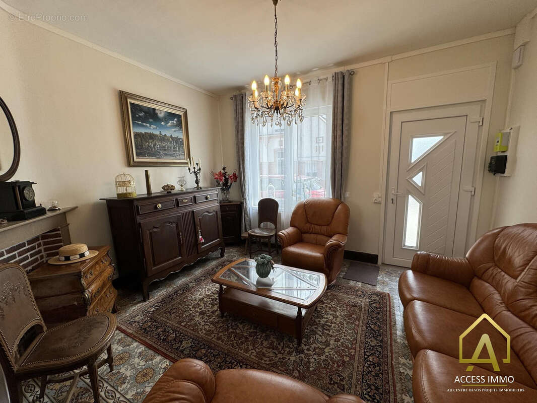 Maison à AULNOYE-AYMERIES