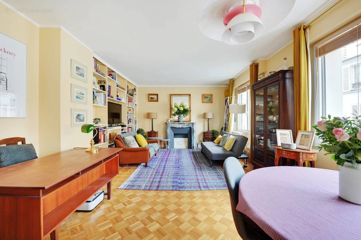 Appartement 4 pièce(s) 72 m²à vendre Paris-7e-arrondissement