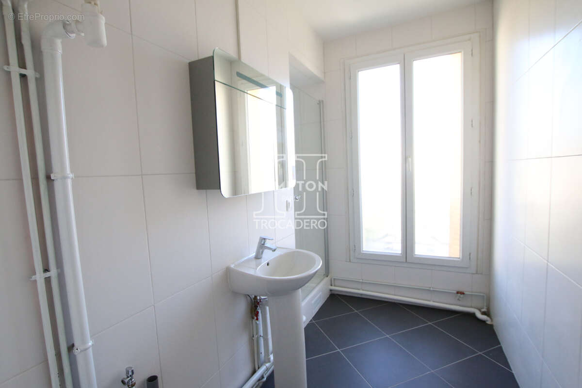 Appartement à COURBEVOIE