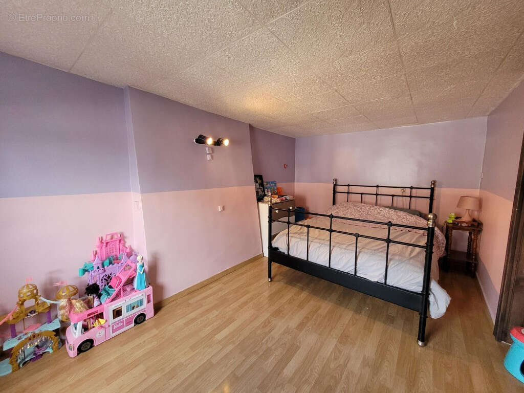 Maison à AVESNES-SUR-HELPE