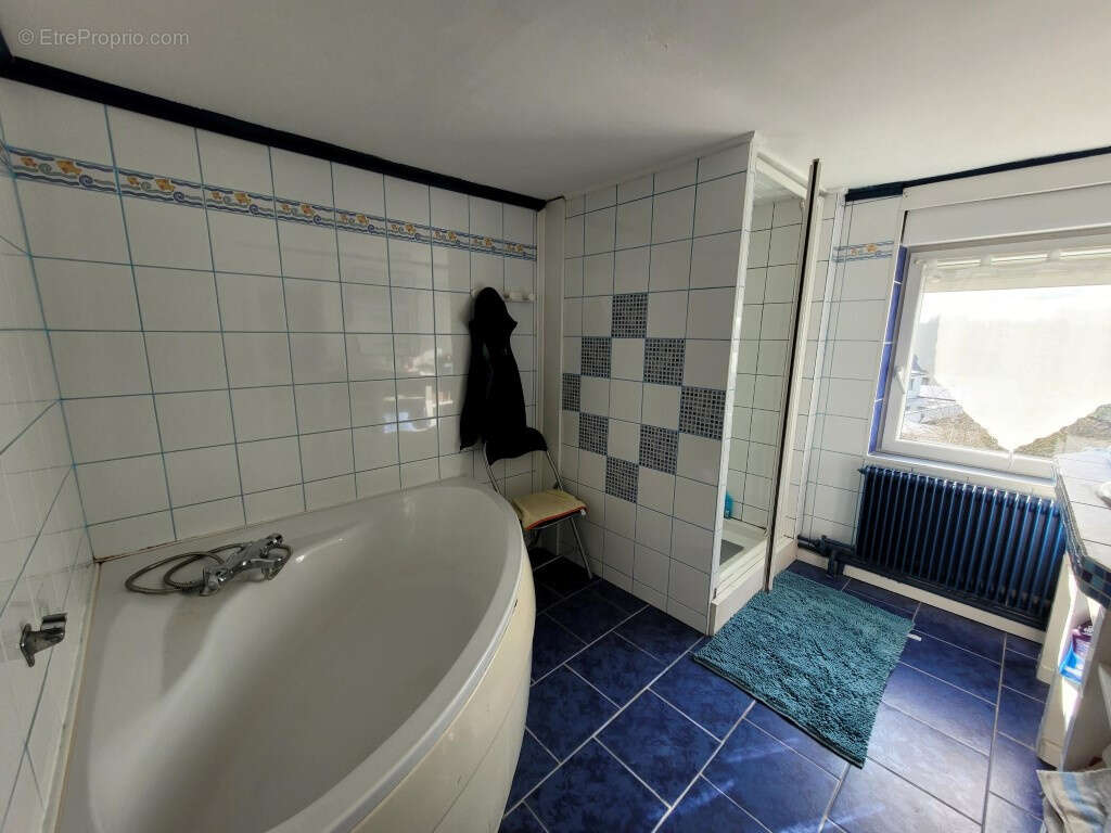 Maison à AVESNES-SUR-HELPE