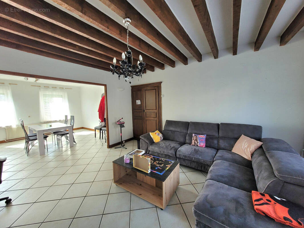 Maison à AVESNES-SUR-HELPE